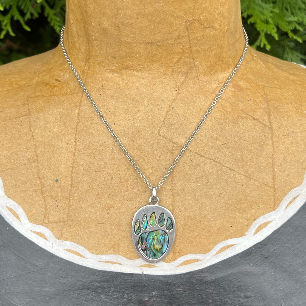 Y2K Abalone Shell; Bear Paw Necklace; Non-Adjustable Silver Tone Chain; 17.5in